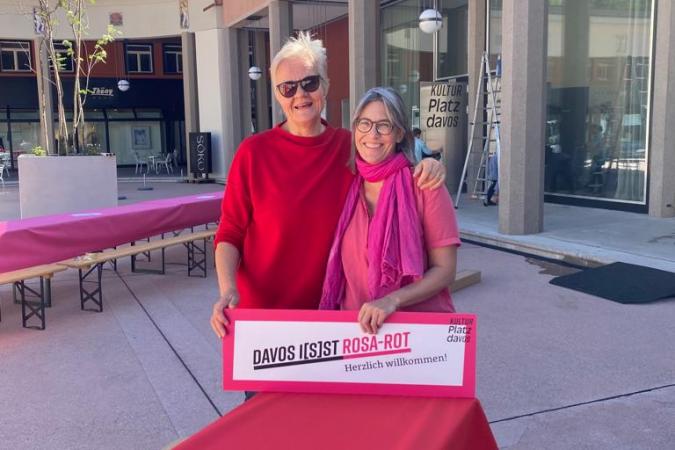 Davos i[s]st rosarot - Ute Haferburg und Nicole Kayser